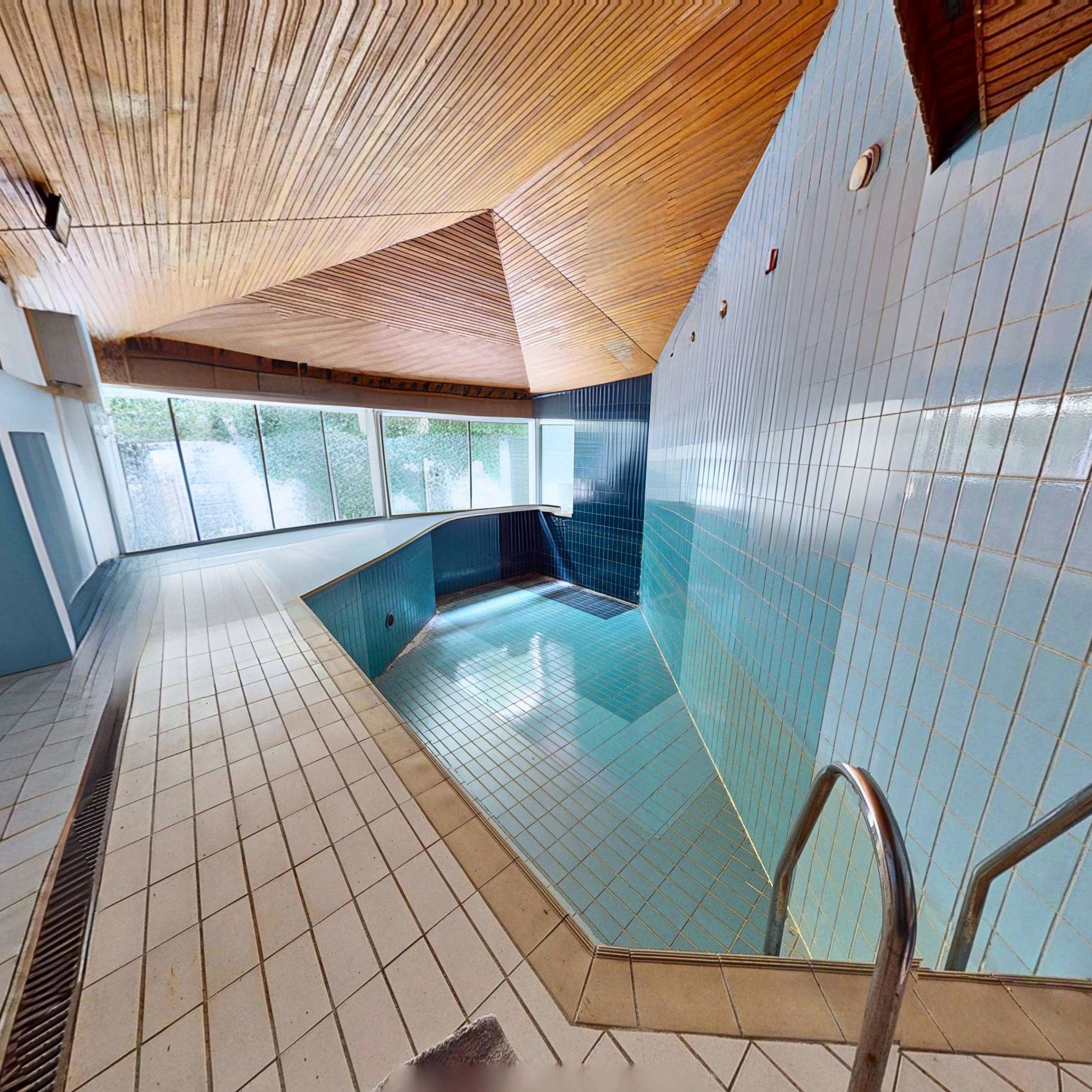 renovation-piscine-interieur-avant2
