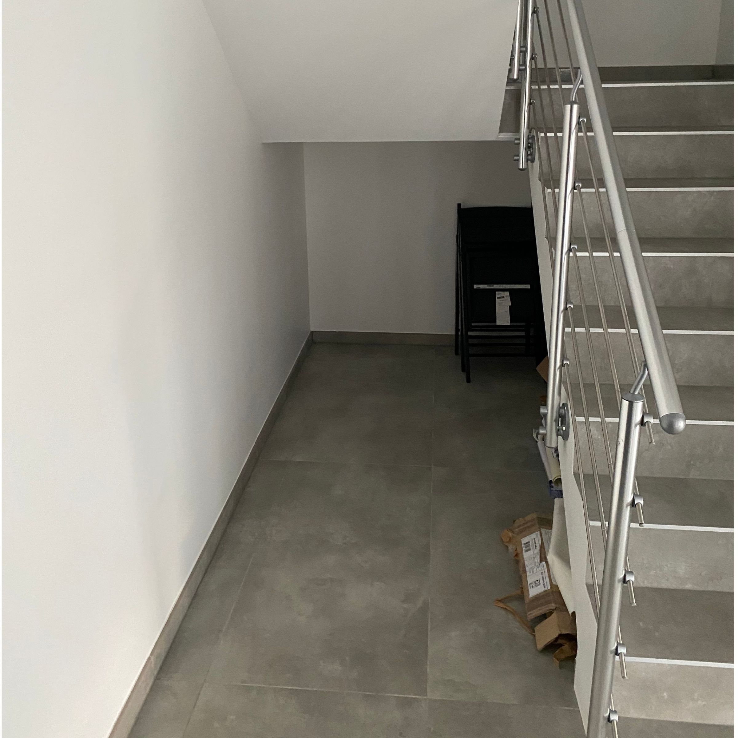 rangement-sous-escalier-Woippy-avant